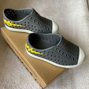 Native “Groovy Lightening” toddler shoes✨